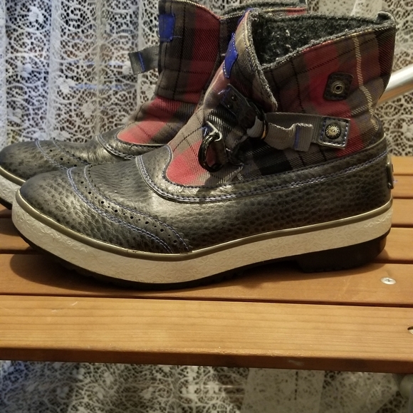 RARE Ugg Boots - Picture 2 of 6